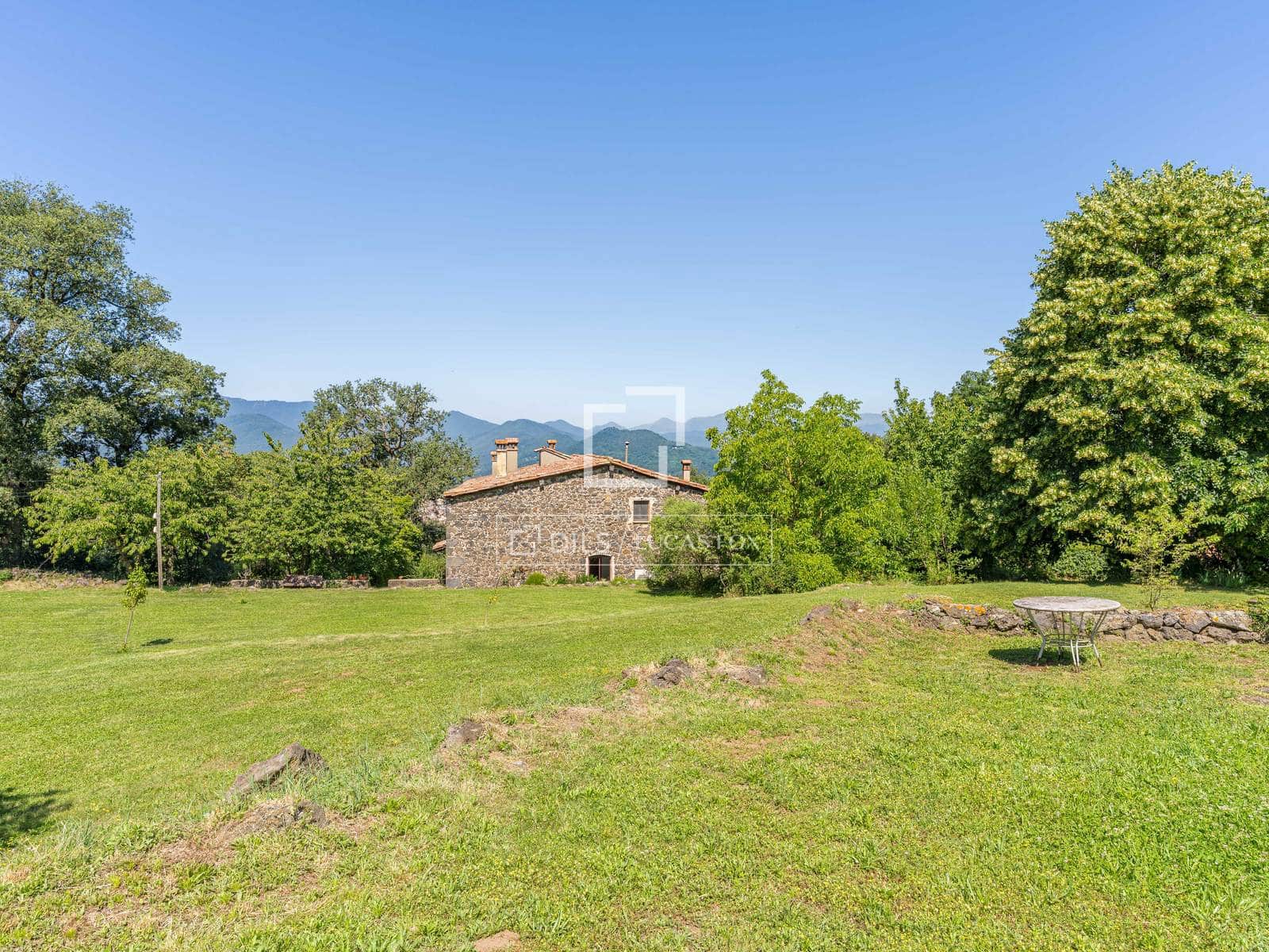 8 quarto Quinta/Casa Rural para venda em Olot com piscina garagem - 1 075 000 € (Ref: 9945993)