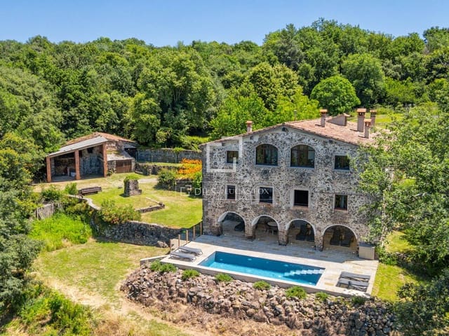8 quarto Quinta/Casa Rural para venda em Olot com piscina garagem - 1 075 000 € (Ref: 9945993)