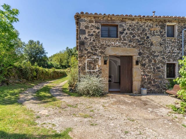 8 quarto Quinta/Casa Rural para venda em Olot com piscina garagem - 1 075 000 € (Ref: 9945993)