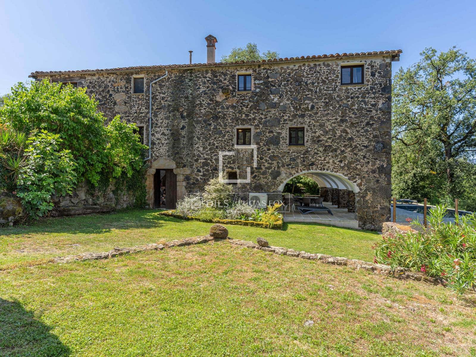 8 quarto Quinta/Casa Rural para venda em Olot com piscina garagem - 1 075 000 € (Ref: 9945993)