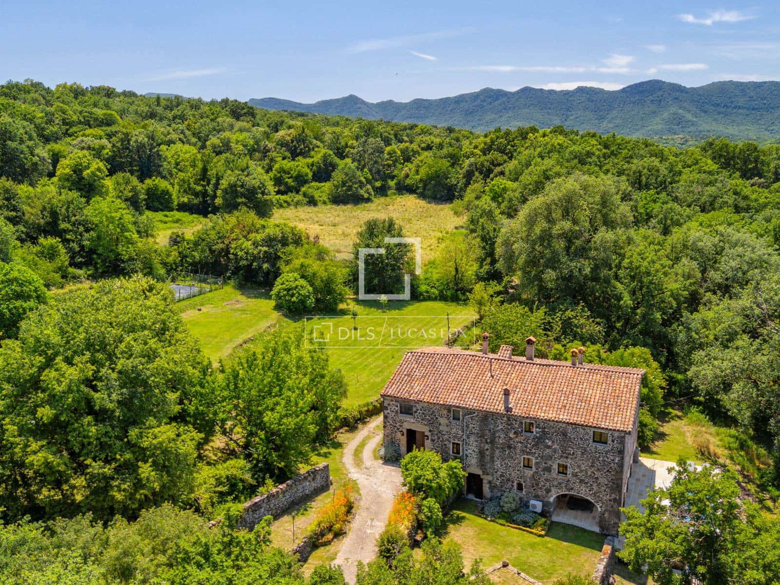 8 quarto Quinta/Casa Rural para venda em Olot com piscina garagem - 1 075 000 € (Ref: 9945993)