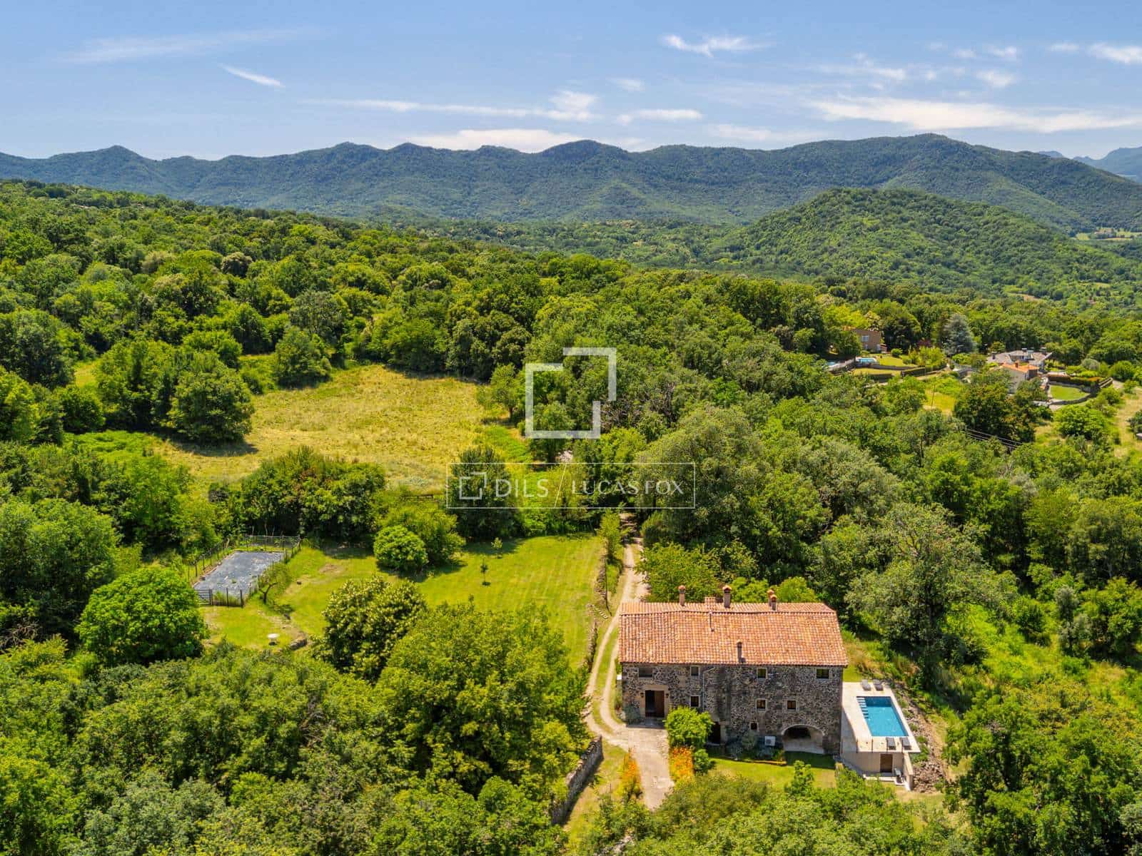 8 quarto Quinta/Casa Rural para venda em Olot com piscina garagem - 1 075 000 € (Ref: 9945993)
