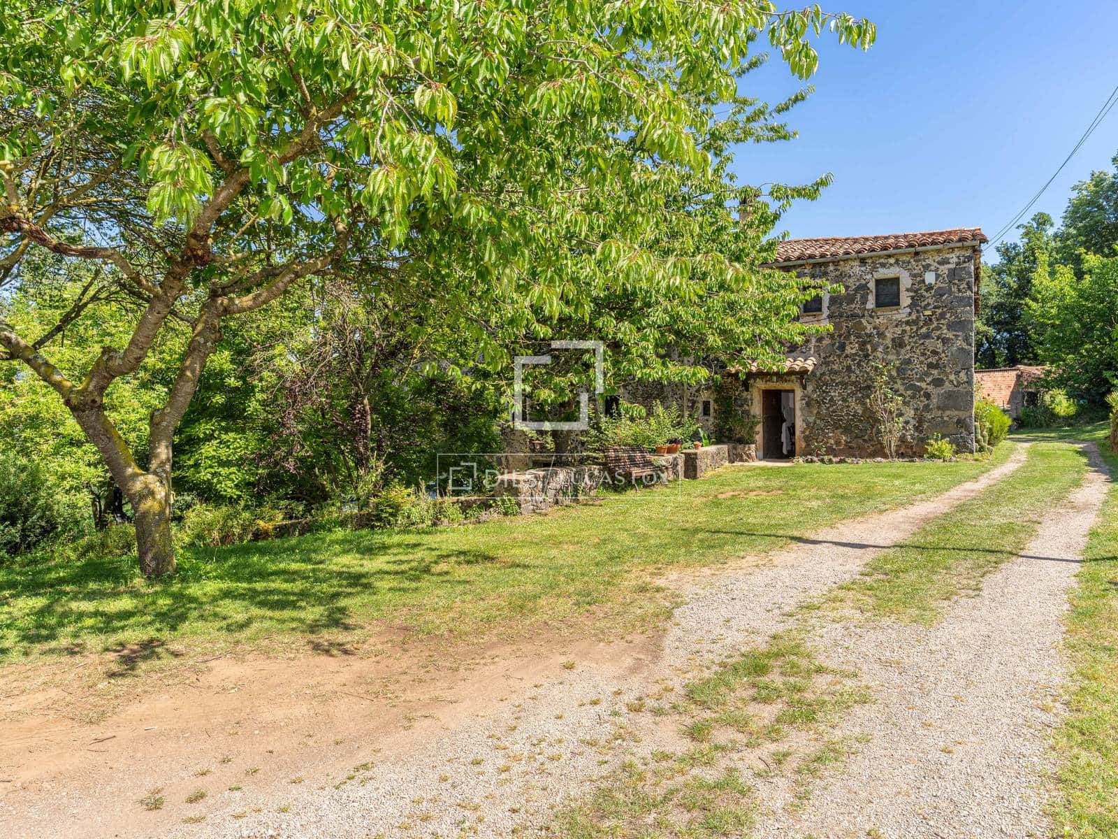 8 quarto Quinta/Casa Rural para venda em Olot com piscina garagem - 1 075 000 € (Ref: 9945993)