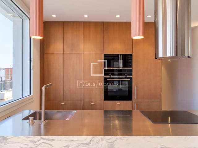 3 soveværelse Penthouse til salg i Barcelona by med garage - € 1.250.000 (Ref: 9946271)