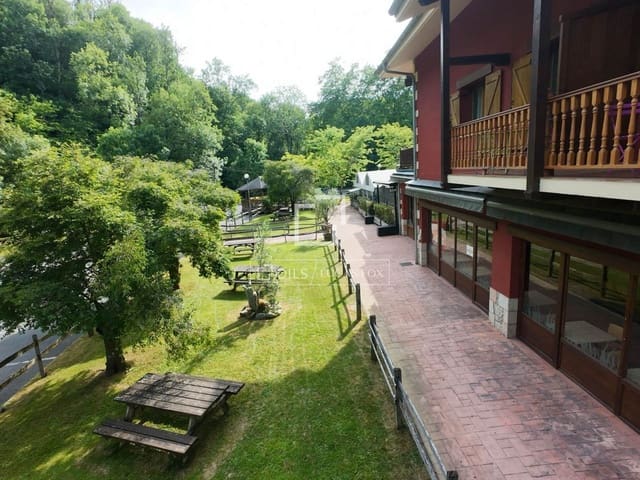 9 soveværelse Villa til salg i Donostia-San Sebastián med garage - € 1.600.000 (Ref: 9946272)