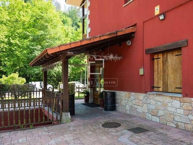 9 soveværelse Villa til salg i Donostia-San Sebastián med garage - € 1.600.000 (Ref: 9946272)
