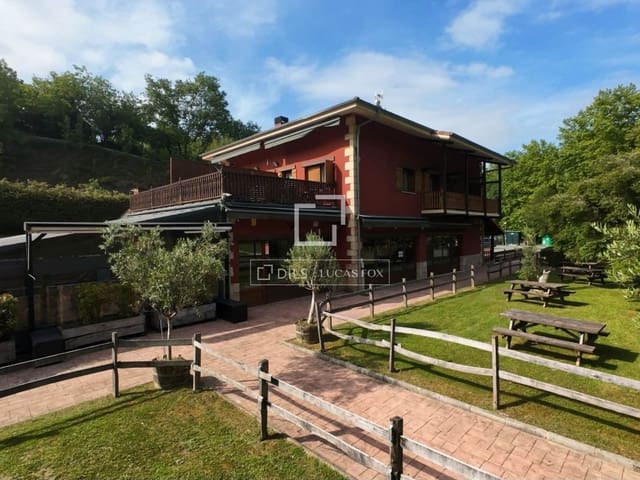9 soveværelse Villa til salg i Donostia-San Sebastián med garage - € 1.600.000 (Ref: 9946272)