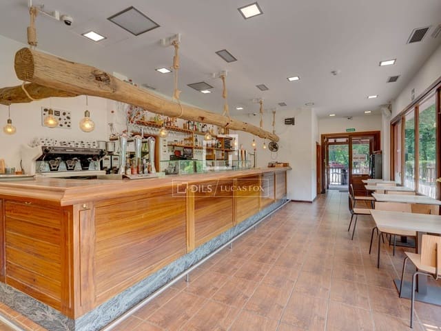 9 bedroom Villa for sale in Donostia-San Sebastián with garage - € 1,600,000 (Ref: 9946272)