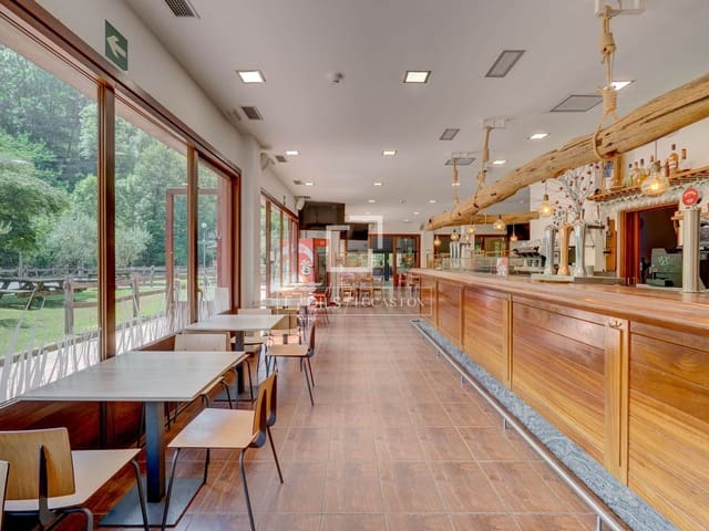 9 bedroom Villa for sale in Donostia-San Sebastián with garage - € 1,600,000 (Ref: 9946272)