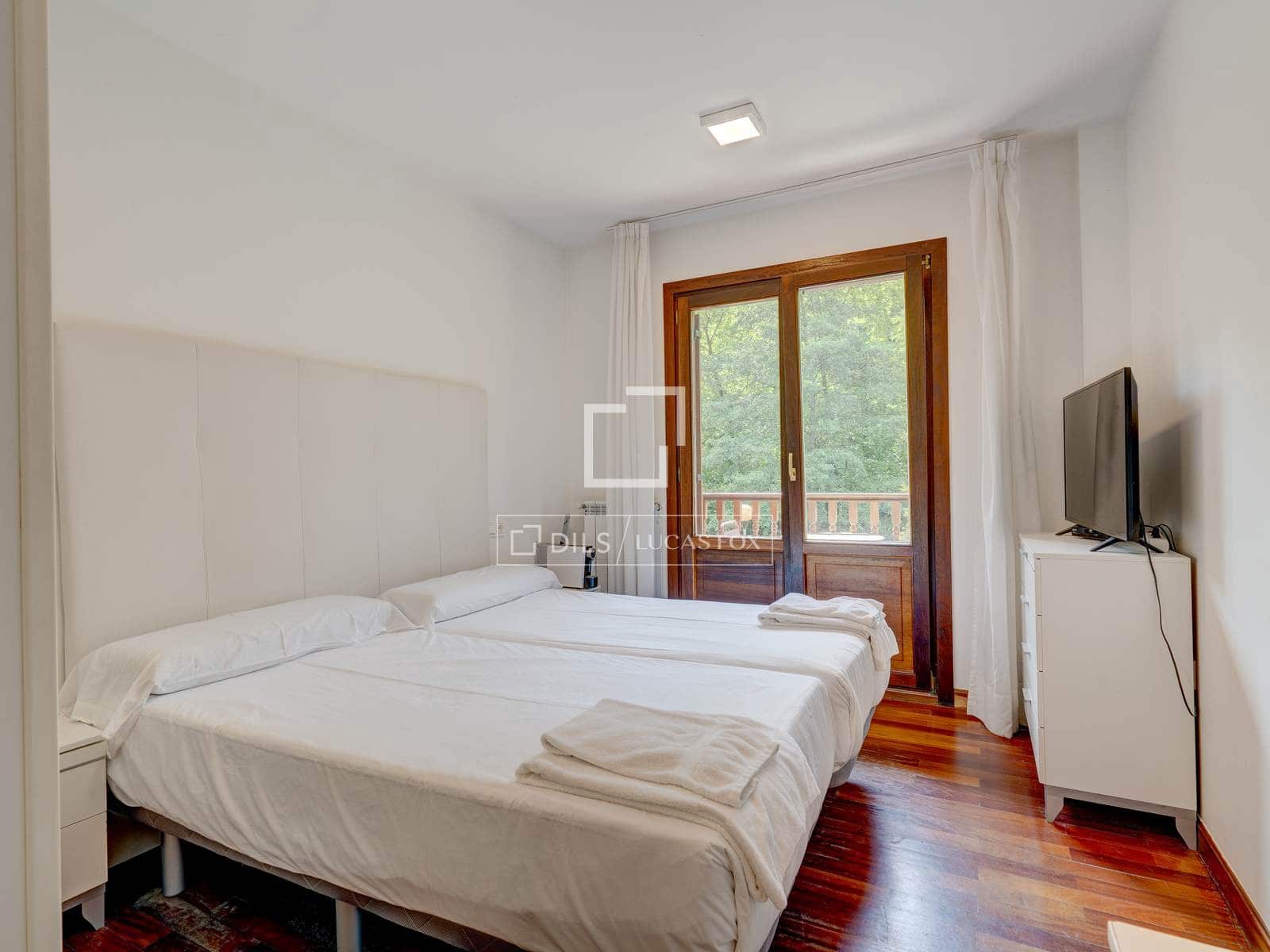 9 bedroom Villa for sale in Donostia-San Sebastian with garage - € 1,600,000 (Ref: 9946272)