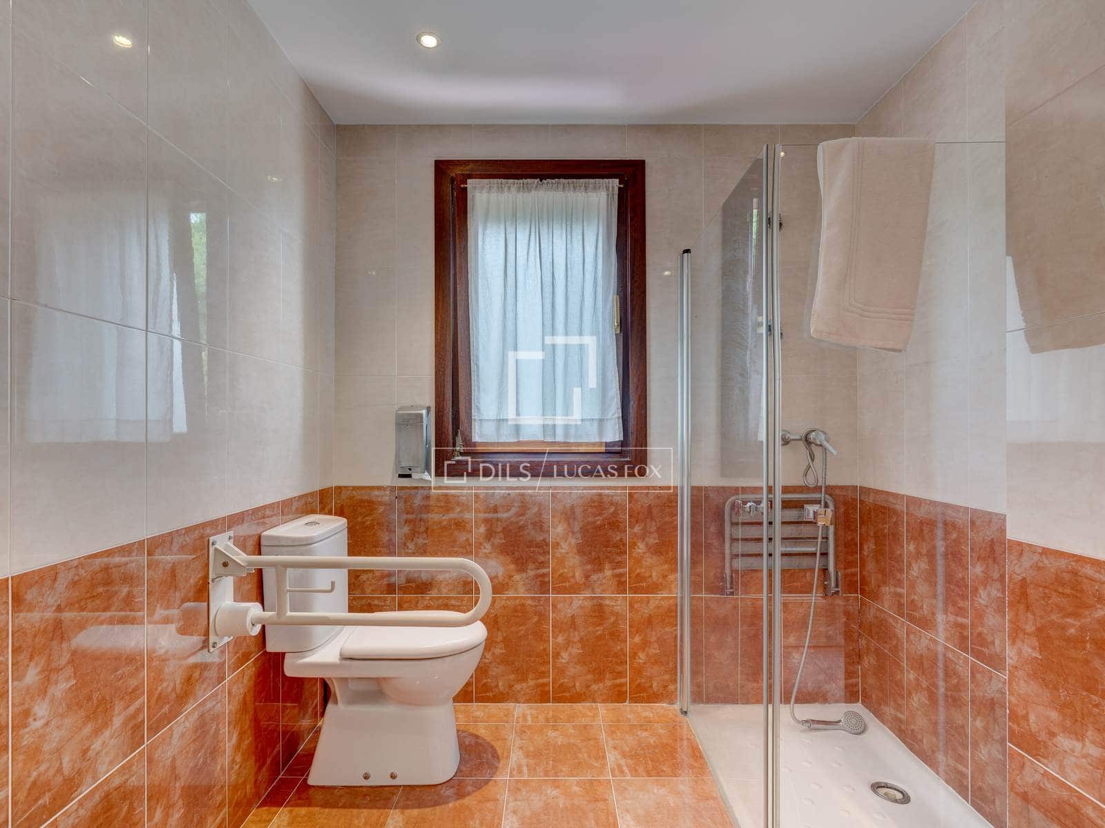 9 bedroom Villa for sale in Donostia-San Sebastian with garage - € 1,600,000 (Ref: 9946272)