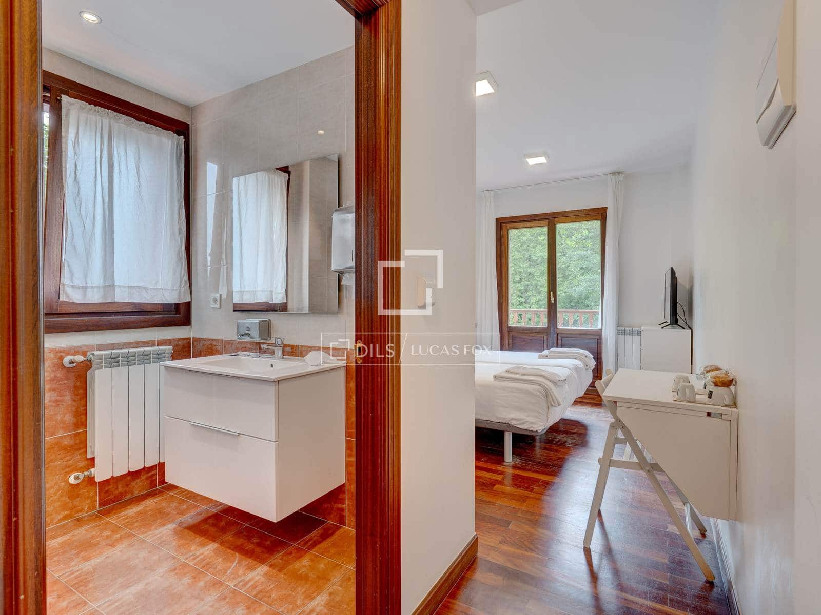 9 bedroom Villa for sale in Donostia-San Sebastian with garage - € 1,600,000 (Ref: 9946272)
