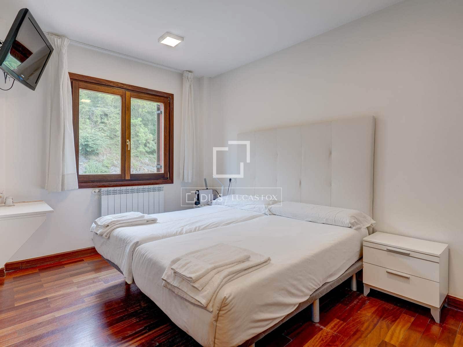 9 bedroom Villa for sale in Donostia-San Sebastian with garage - € 1,600,000 (Ref: 9946272)