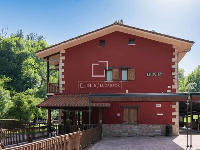 9 bedroom Villa for sale in Donostia-San Sebastián with garage - € 1,600,000 (Ref: 9946272)