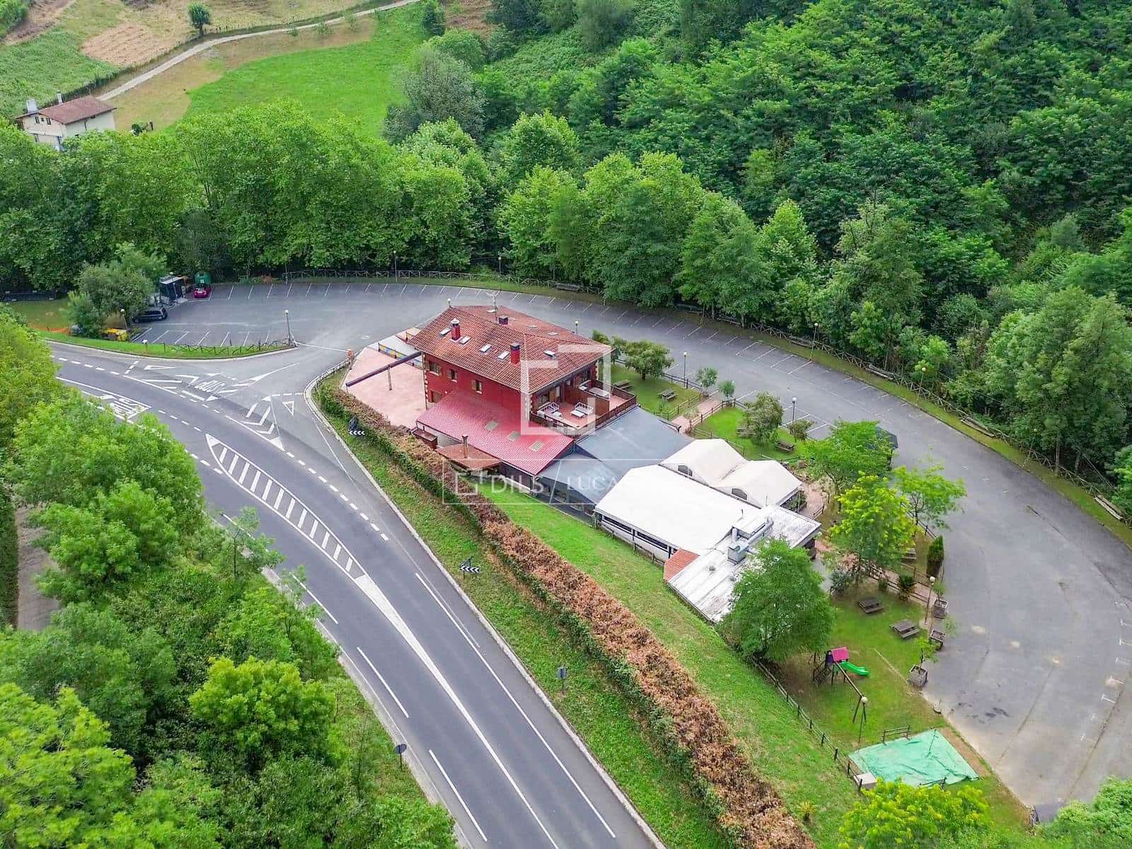 9 bedroom Villa for sale in Donostia-San Sebastian with garage - € 1,600,000 (Ref: 9946272)