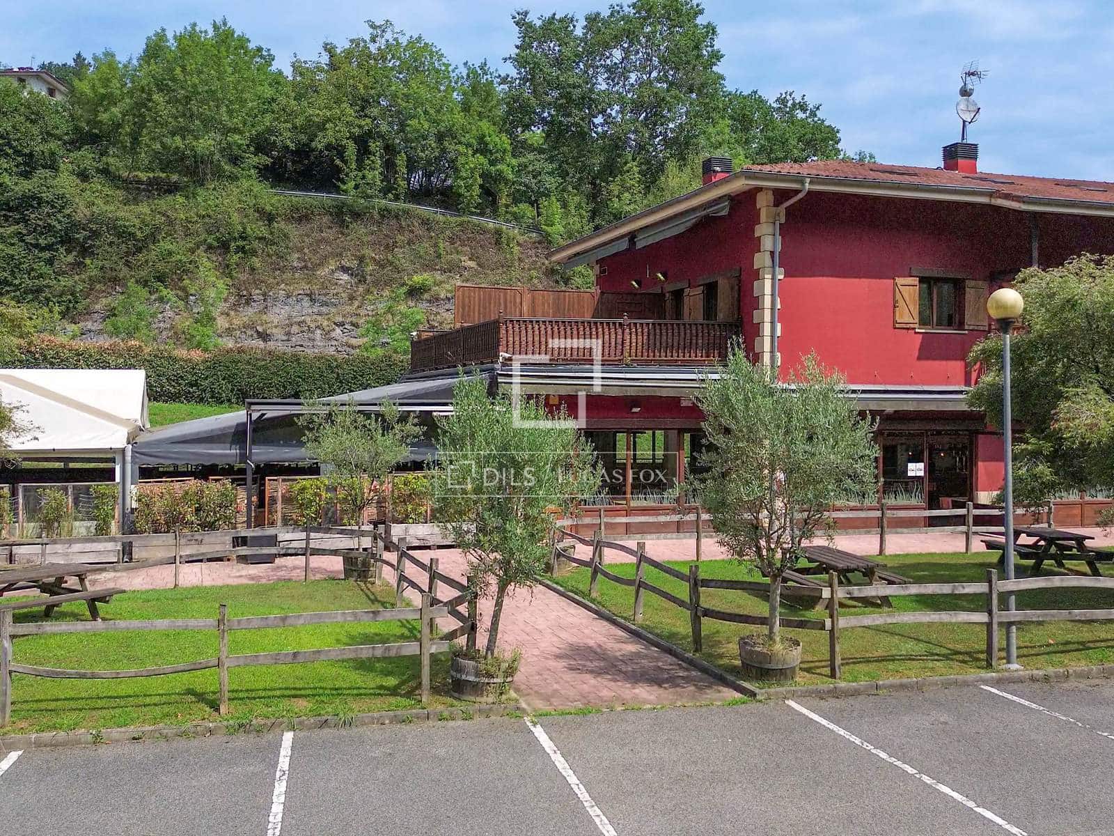 9 bedroom Villa for sale in Donostia-San Sebastian with garage - € 1,600,000 (Ref: 9946272)