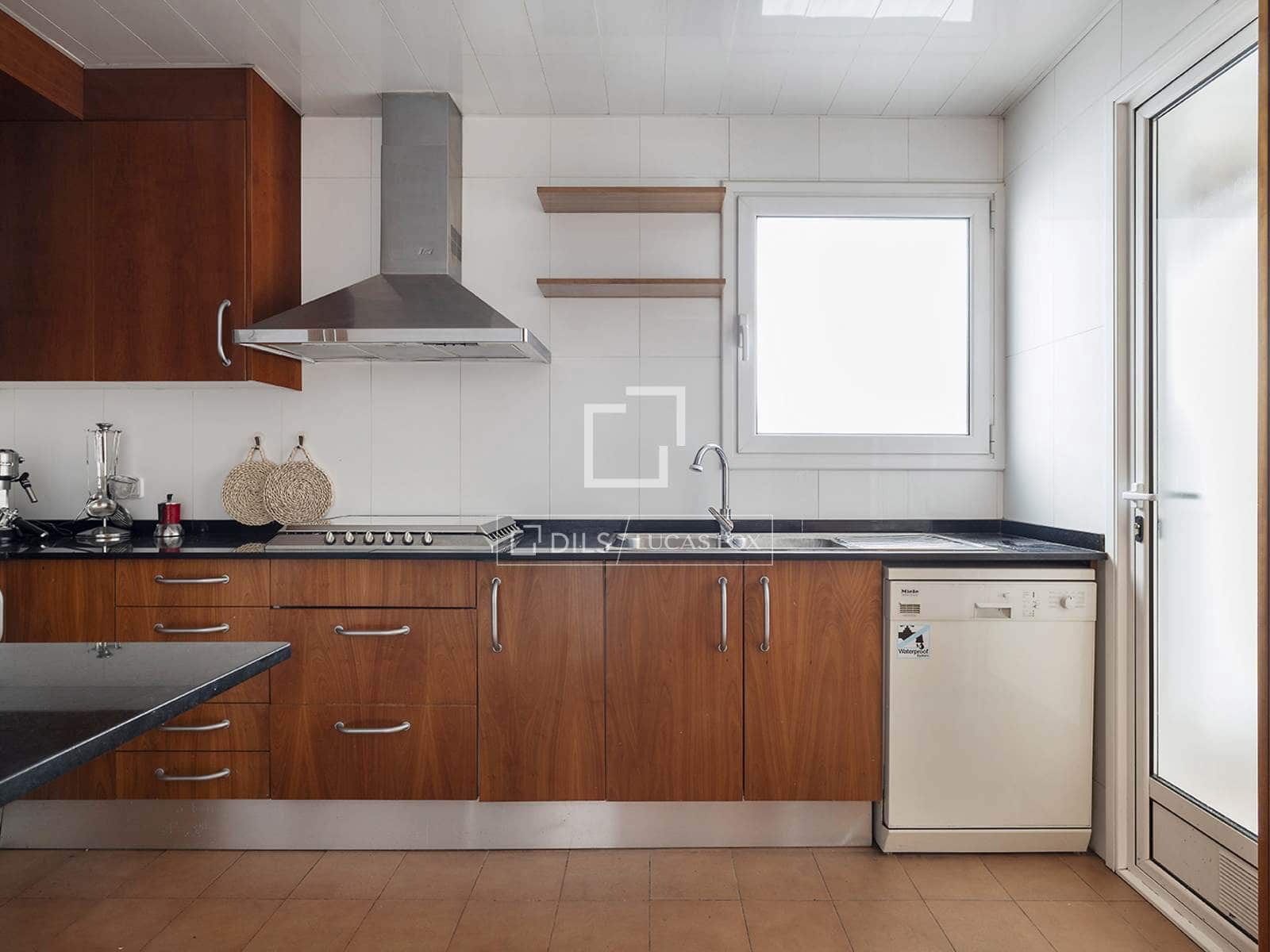 3 bedroom Penthouse for rent in Barcelona city with garage - € 3,200 (Ref: 9946718)