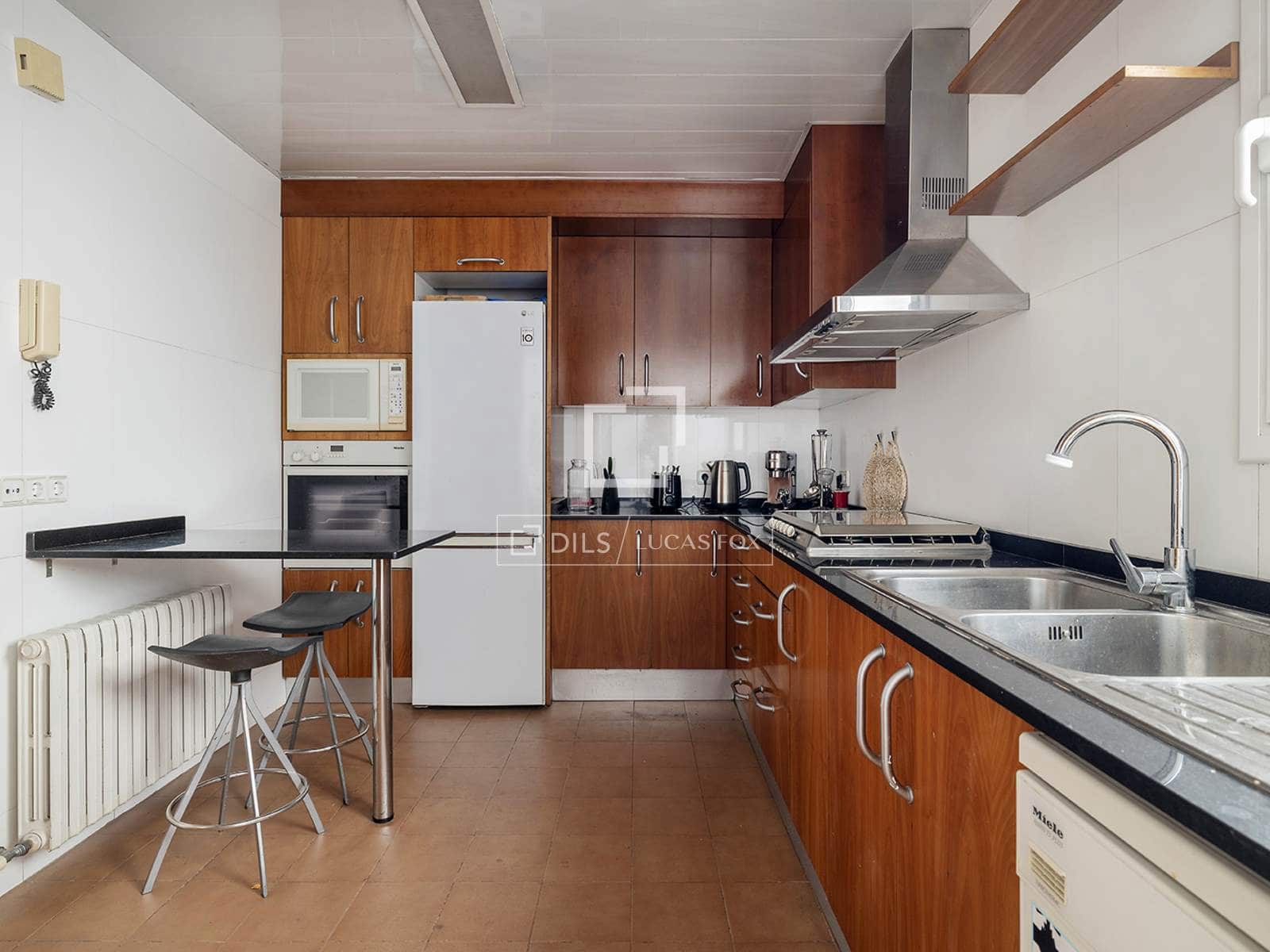 3 bedroom Penthouse for rent in Barcelona city with garage - € 3,200 (Ref: 9946718)