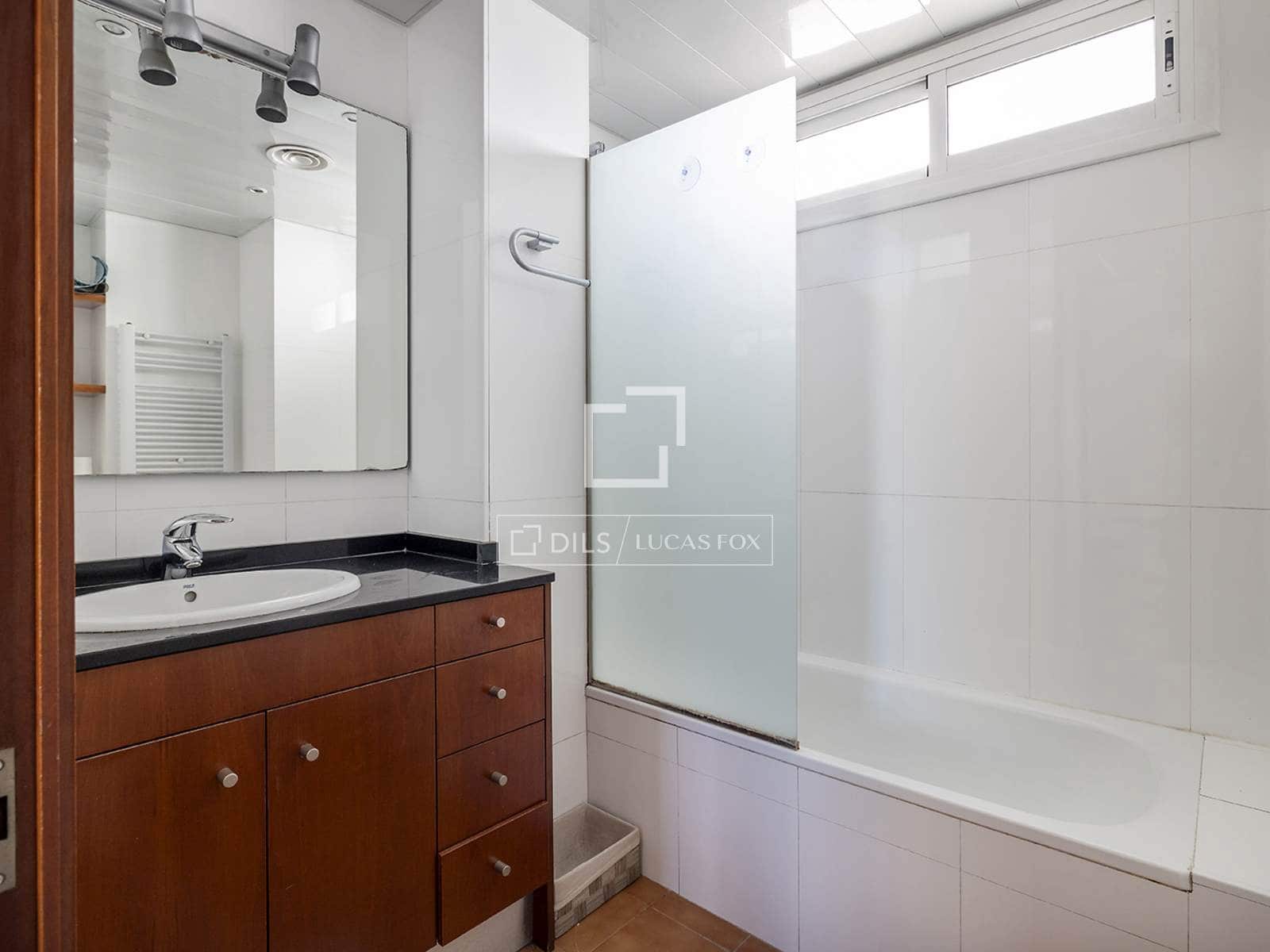 3 bedroom Penthouse for rent in Barcelona city with garage - € 3,200 (Ref: 9946718)