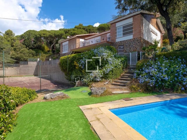 5 soveværelse Villa til salg i Vallromanes med swimmingpool garage - € 645.000 (Ref: 9946720)