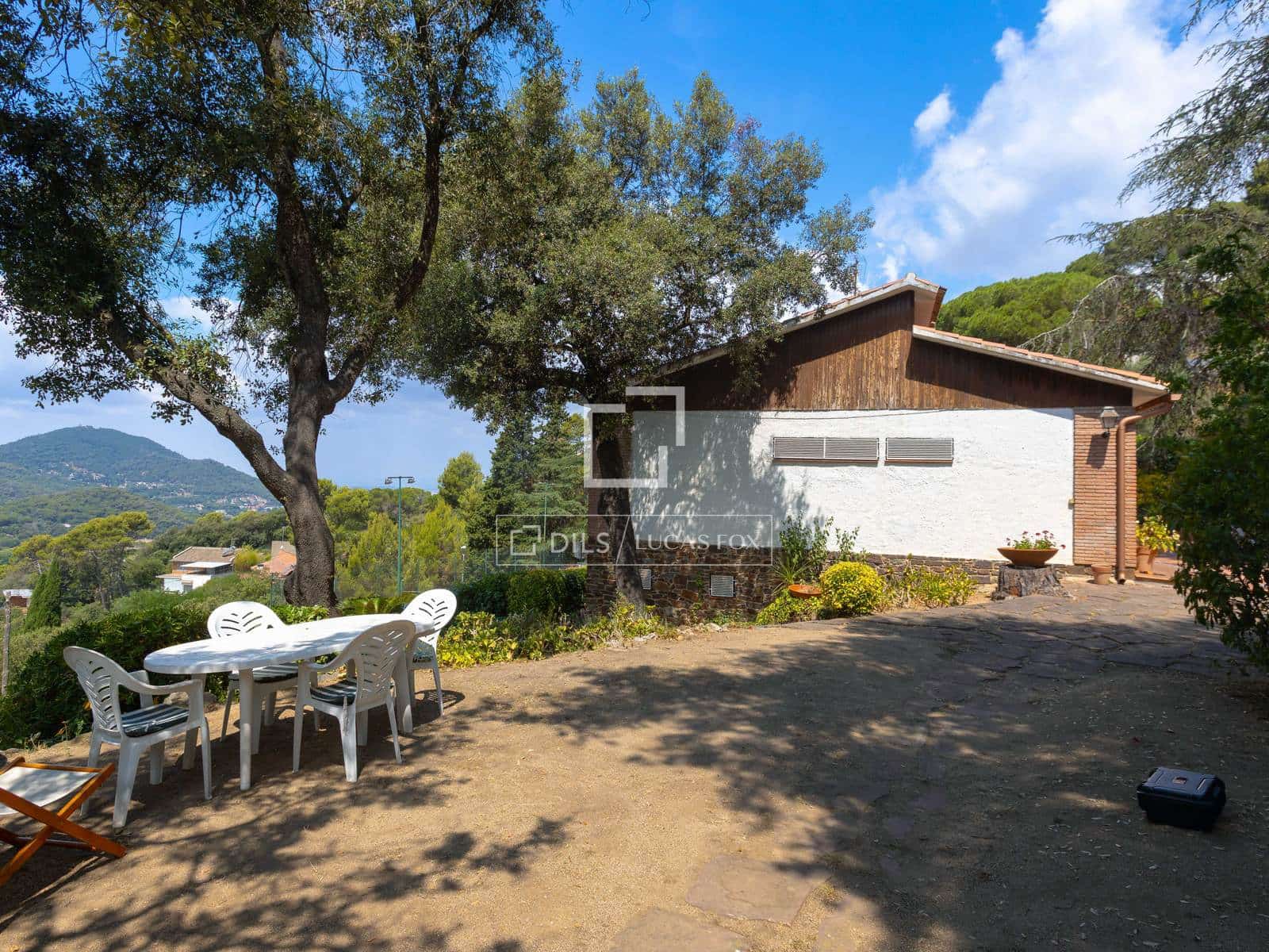 5 sypialnia Willa na sprzedaż w Vallromanes z basenem garażem - 645 000 € (Ref: 9946720)