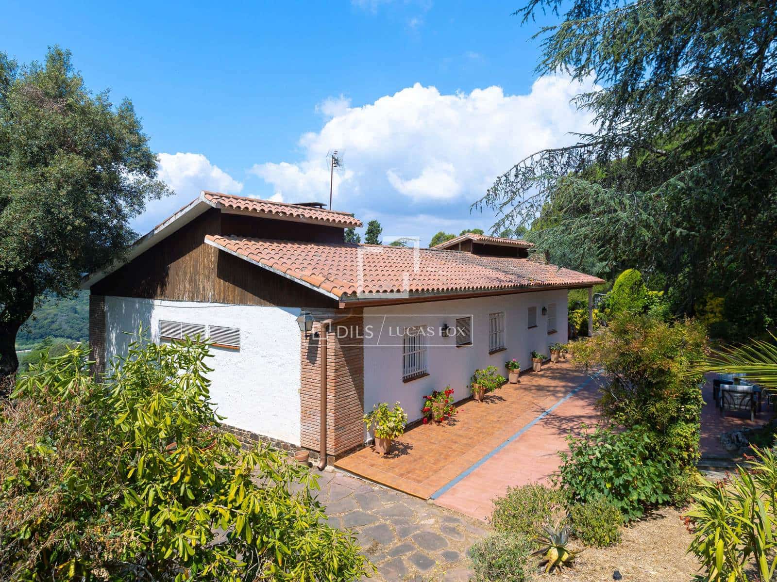 5 sypialnia Willa na sprzedaż w Vallromanes z basenem garażem - 645 000 € (Ref: 9946720)