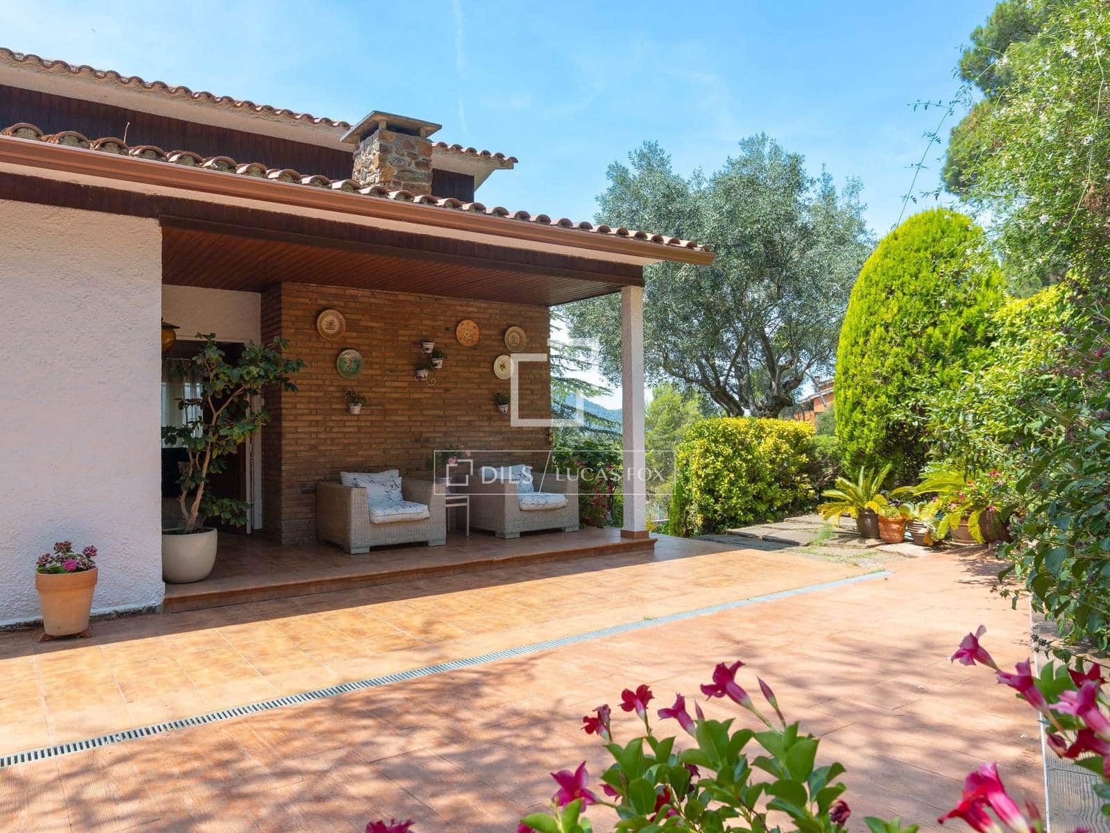 5 sypialnia Willa na sprzedaż w Vallromanes z basenem garażem - 645 000 € (Ref: 9946720)
