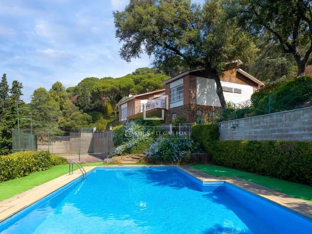 5 soveværelse Villa til salg i Vallromanes med swimmingpool garage - € 645.000 (Ref: 9946720)
