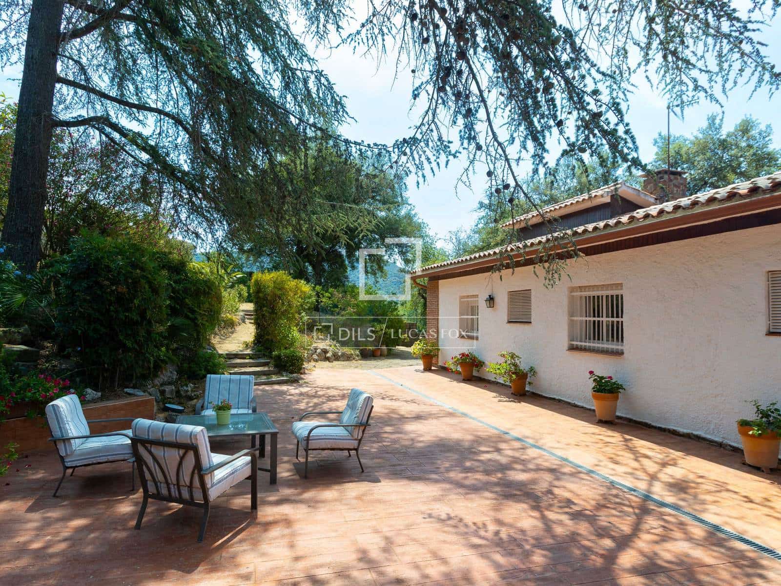 5 sypialnia Willa na sprzedaż w Vallromanes z basenem garażem - 645 000 € (Ref: 9946720)