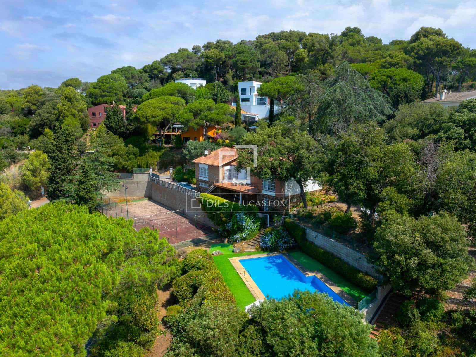 5 sypialnia Willa na sprzedaż w Vallromanes z basenem garażem - 645 000 € (Ref: 9946720)