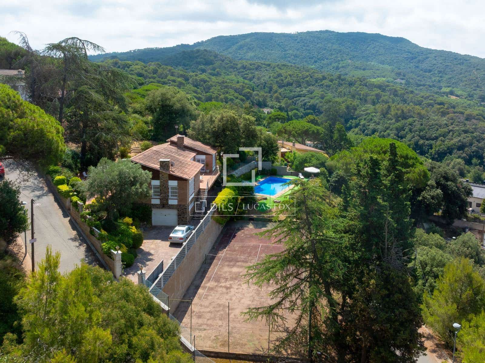 5 sypialnia Willa na sprzedaż w Vallromanes z basenem garażem - 645 000 € (Ref: 9946720)