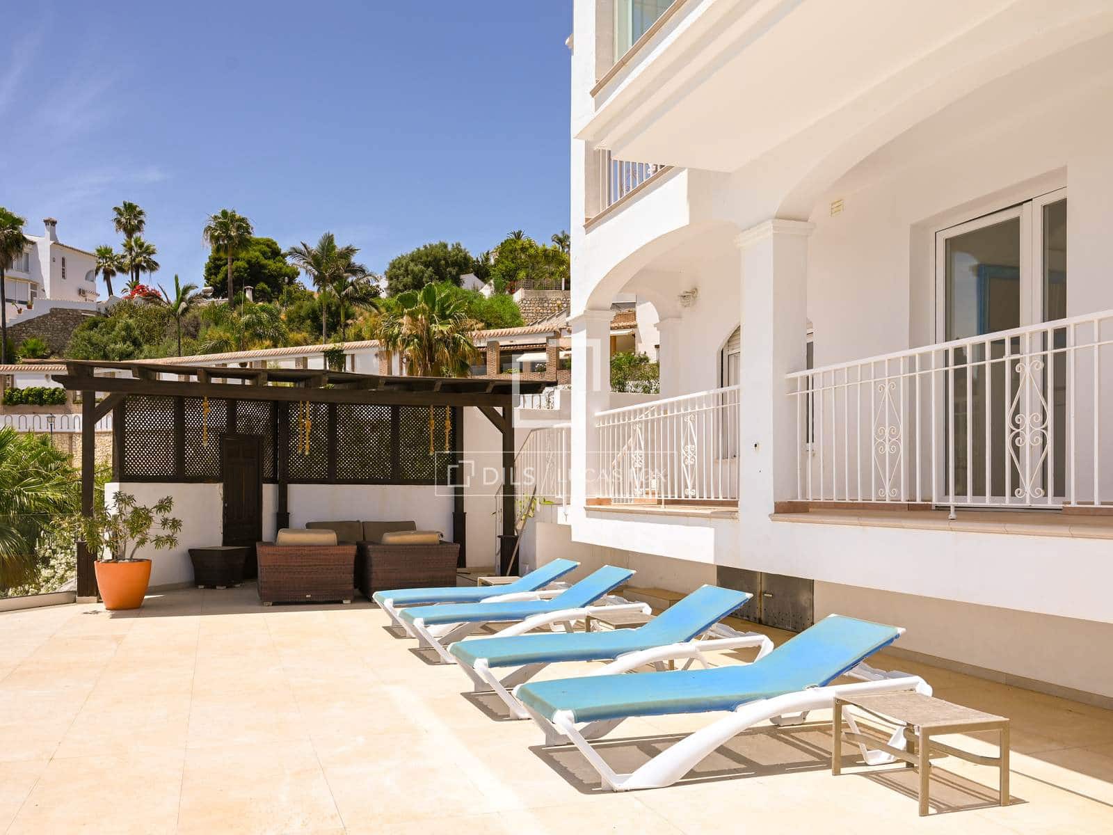 Villa te koop in Salobrena met zwembad garage - € 795.000 (Ref: 9946826)
