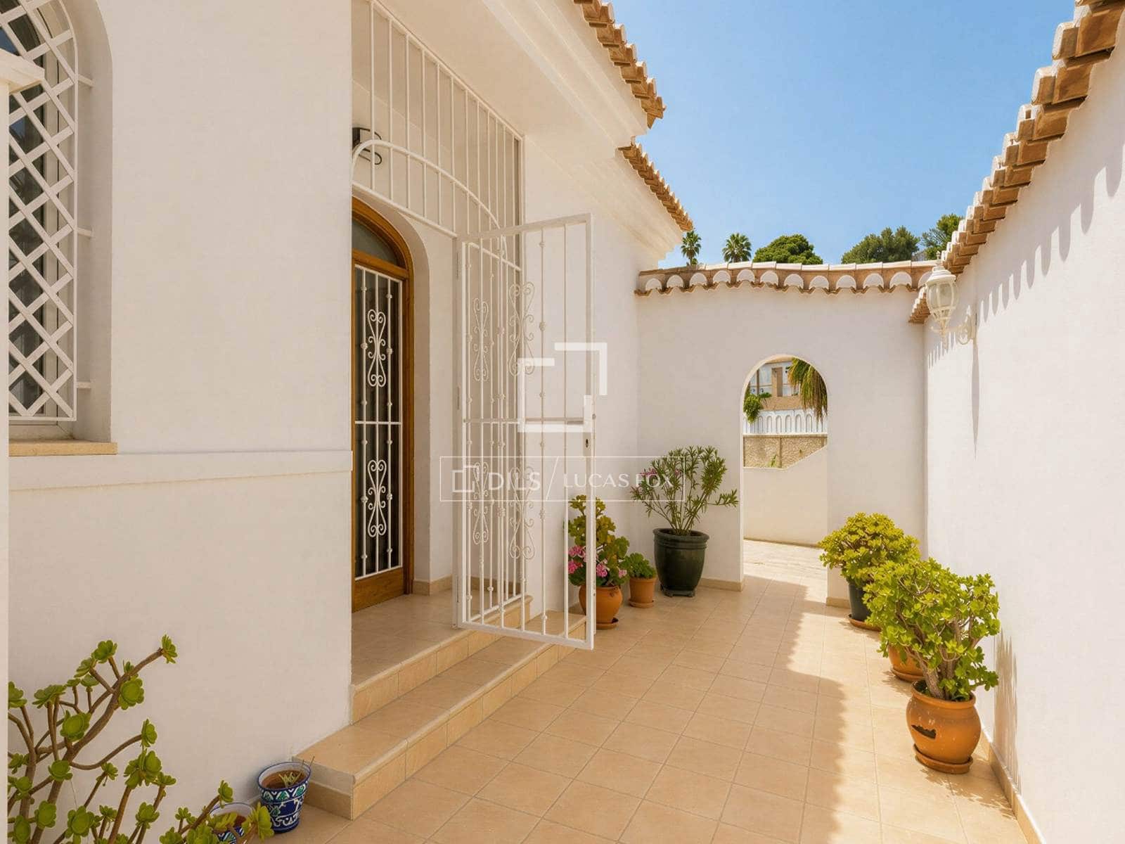 Villa te koop in Salobrena met zwembad garage - € 795.000 (Ref: 9946826)