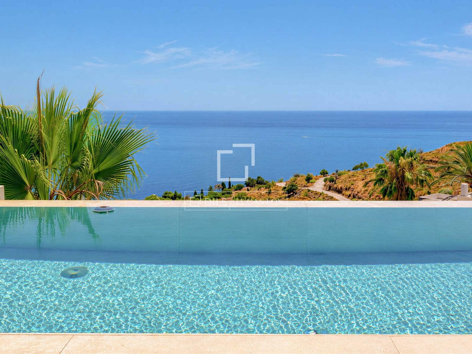 Villa te koop in Salobrena met zwembad garage - € 795.000 (Ref: 9946826)
