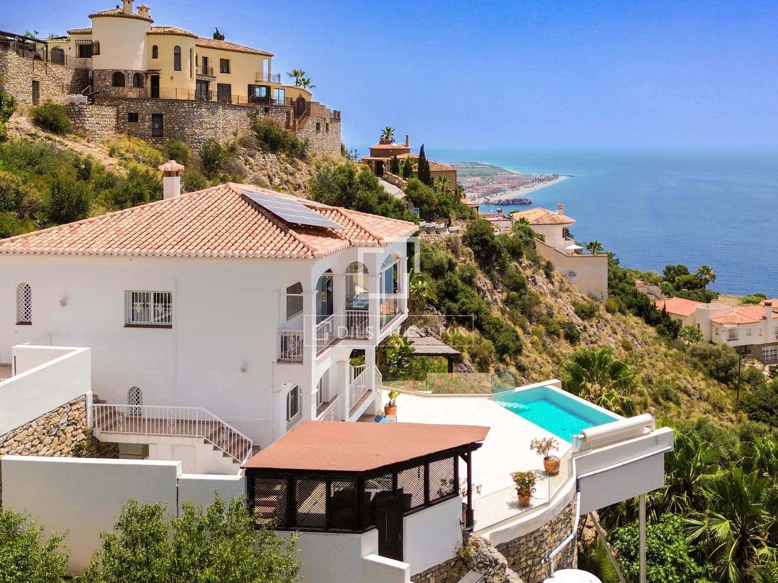 Villa te koop in Salobrena met zwembad garage - € 795.000 (Ref: 9946826)