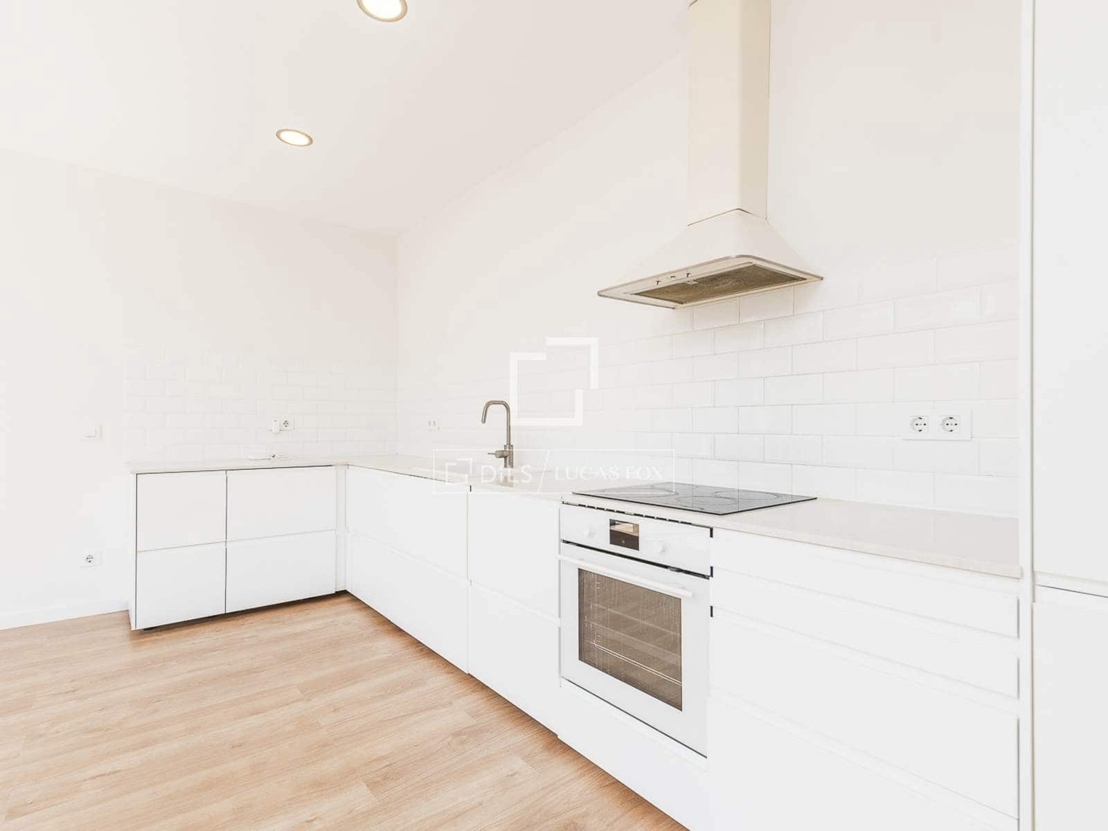 3 bedroom Apartment for sale in Barcelona city - € 495,000 (Ref: 9948528)