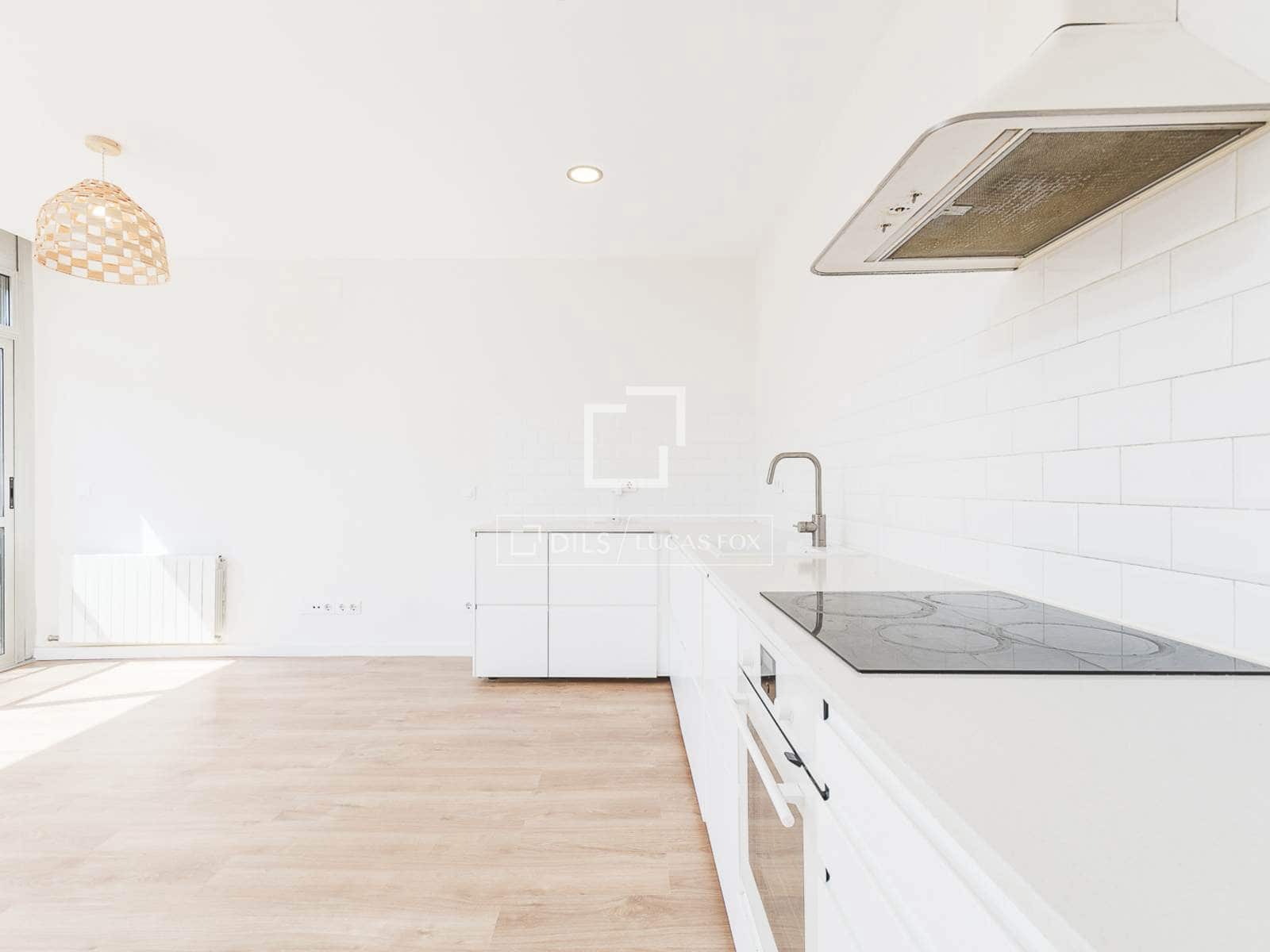 3 bedroom Apartment for sale in Barcelona city - € 495,000 (Ref: 9948528)