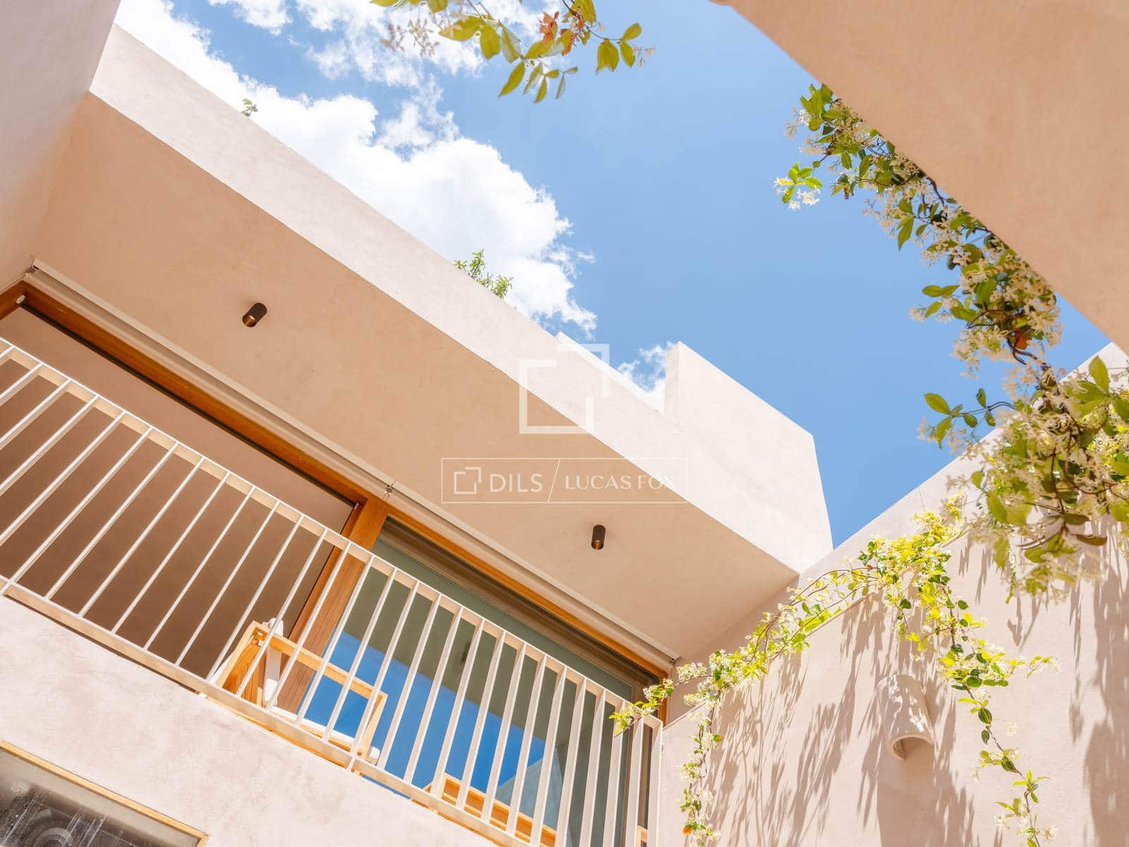 3 soverom Villa til salgs i Valencia by med svømmebasseng garasje - € 2 500 000 (Ref: 9948534)