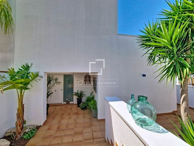 3 soverom Villa til salgs i Calafell med svømmebasseng garasje - € 580 000 (Ref: 9948653)