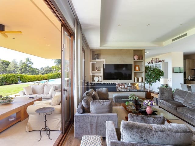 5 soveværelse Villa til salg i Sant Vicenç de Montalt med swimmingpool garage - € 2.200.000 (Ref: 9950124)