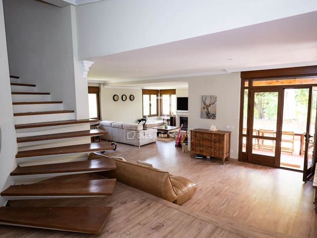 5 makuuhuone Huvila vuokrattavana paikassa Fuente del Fresno, San Sebastián de los Reyes mukana uima-altaan 
autotalli - 6 500 € (Ref: 9950314)