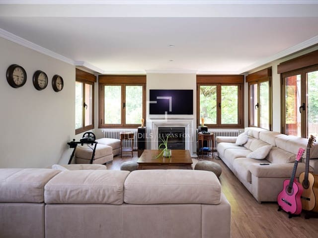 5 makuuhuone Huvila vuokrattavana paikassa Fuente del Fresno, San Sebastián de los Reyes mukana uima-altaan 
autotalli - 6 500 € (Ref: 9950314)