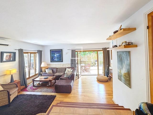 7 soveværelse Villa til salg i Es Castell med swimmingpool garage - € 1.250.000 (Ref: 9950317)