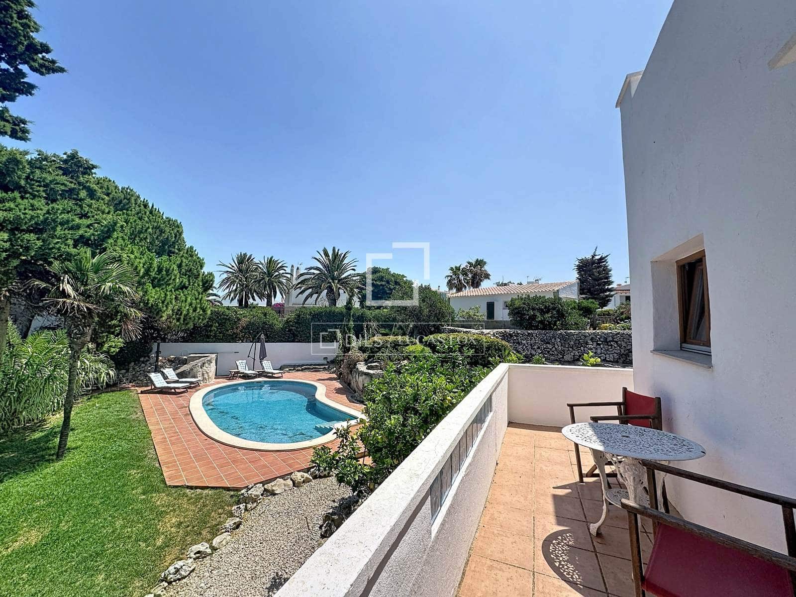 7 Zimmer Villa zu verkaufen in Es Castell mit Pool Garage - 1.250.000 € (Ref: 9950317)