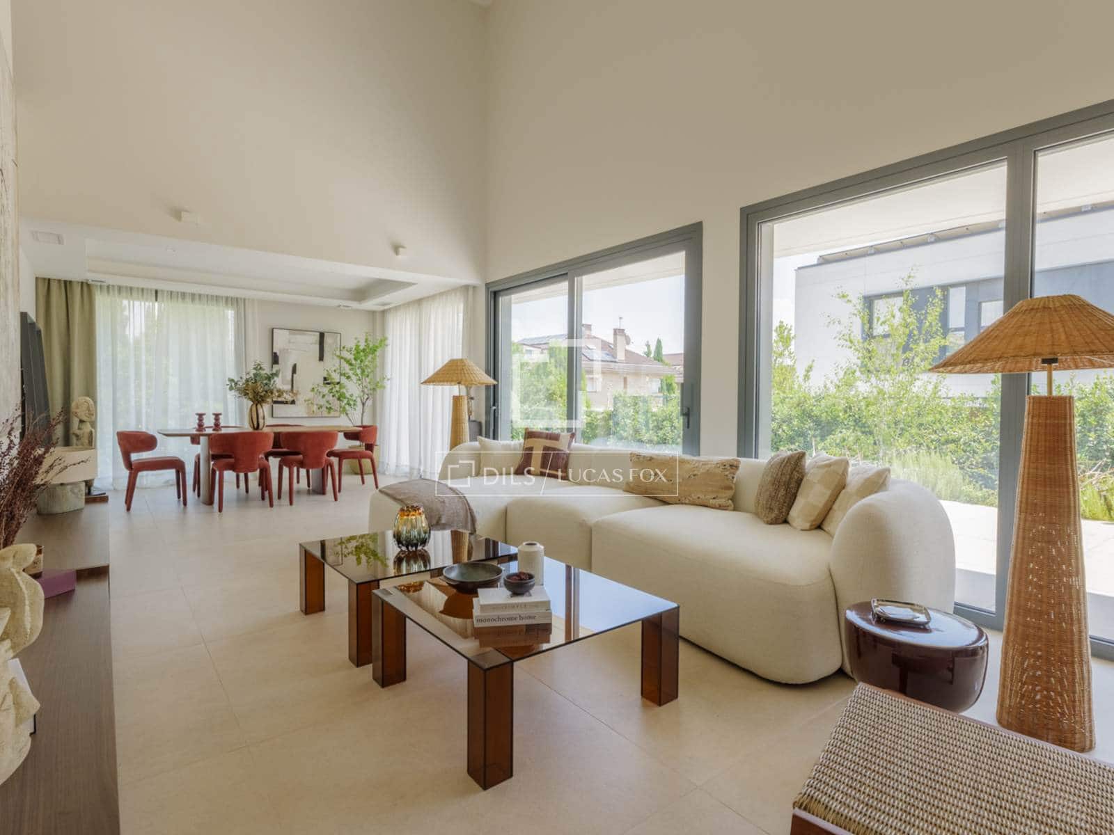 5 bedroom Villa for sale in Madrid city with pool garage - € 2,600,000 (Ref: 9950320)