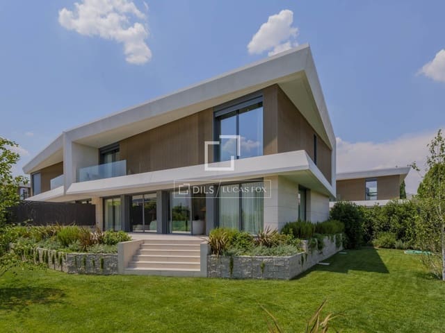 5 bedroom Villa for sale in Madrid city with pool garage - € 2,600,000 (Ref: 9950320)