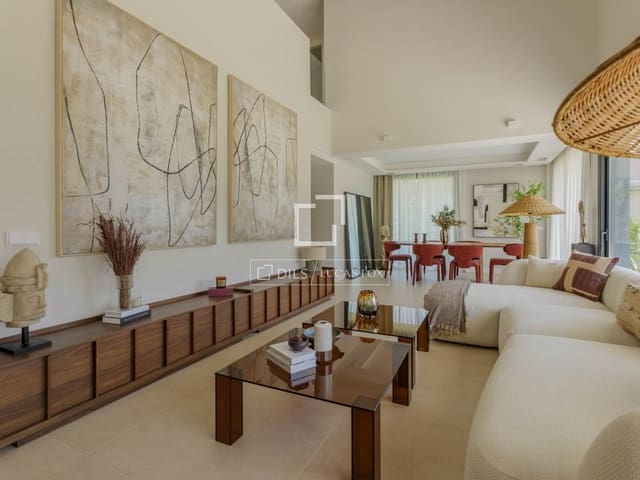 5 bedroom Villa for sale in Madrid city with pool garage - € 2,600,000 (Ref: 9950320)