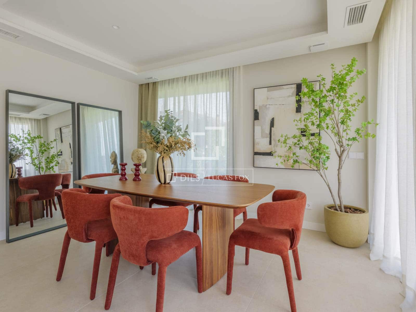 5 bedroom Villa for sale in Madrid city with pool garage - € 2,600,000 (Ref: 9950320)