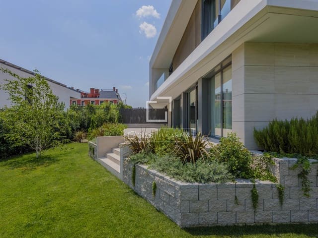 5 bedroom Villa for sale in Madrid city with pool garage - € 2,600,000 (Ref: 9950320)