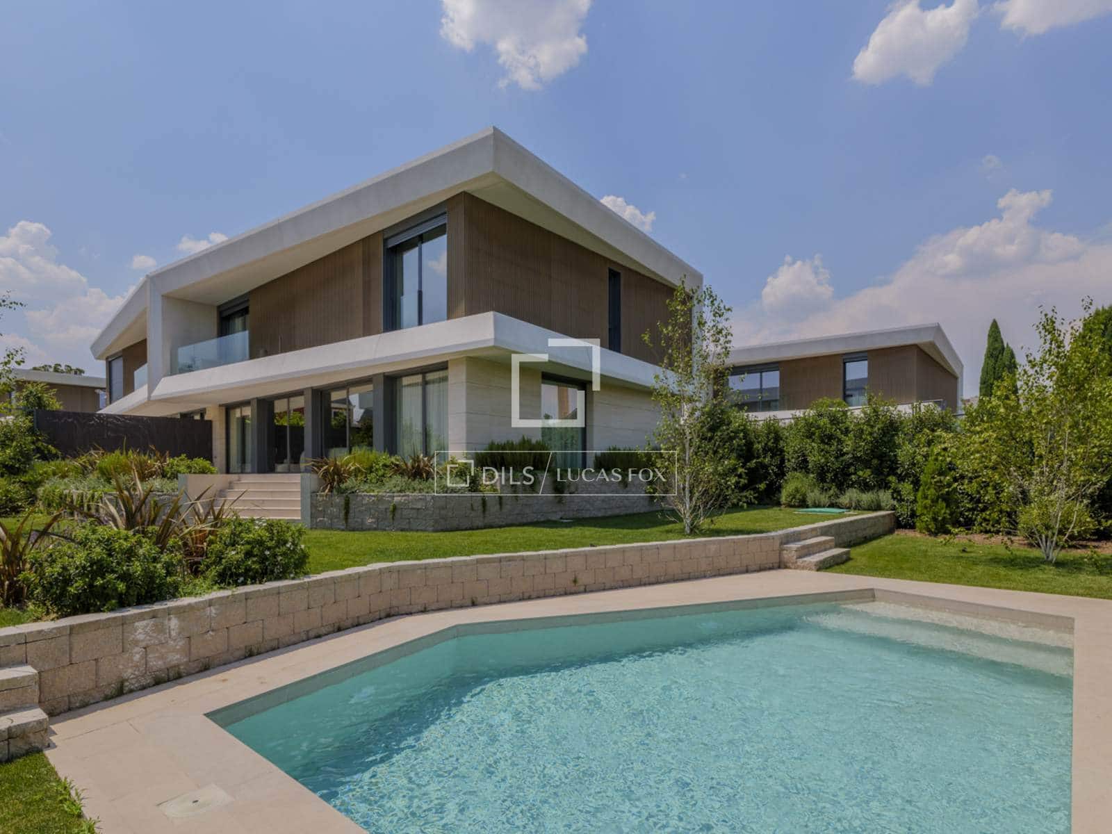 5 bedroom Villa for sale in Madrid city with pool garage - € 2,600,000 (Ref: 9950320)